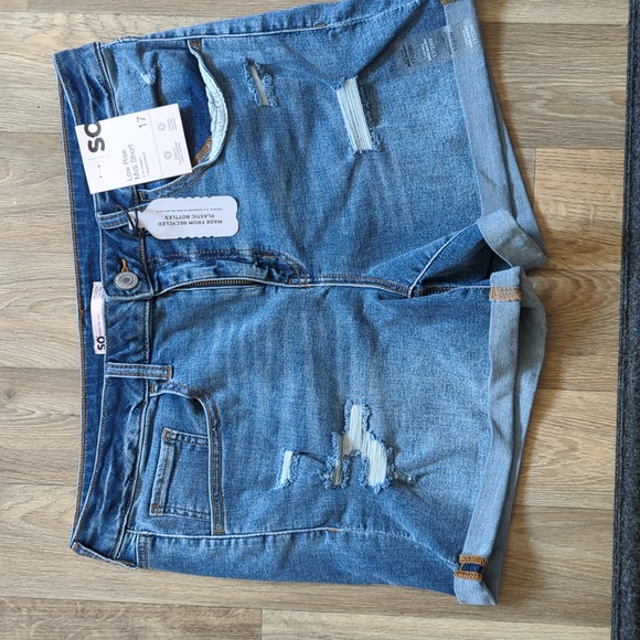 NWT Junior's Size 17 Low Rise Midi Short Shorts by SO - Picture 1 of 8